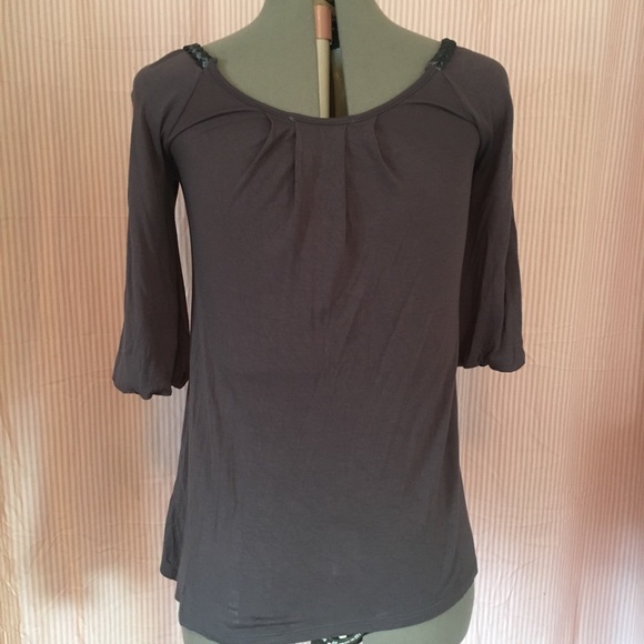 Pretty D’Closet Top with Braid Trim - Picture 4 of 5